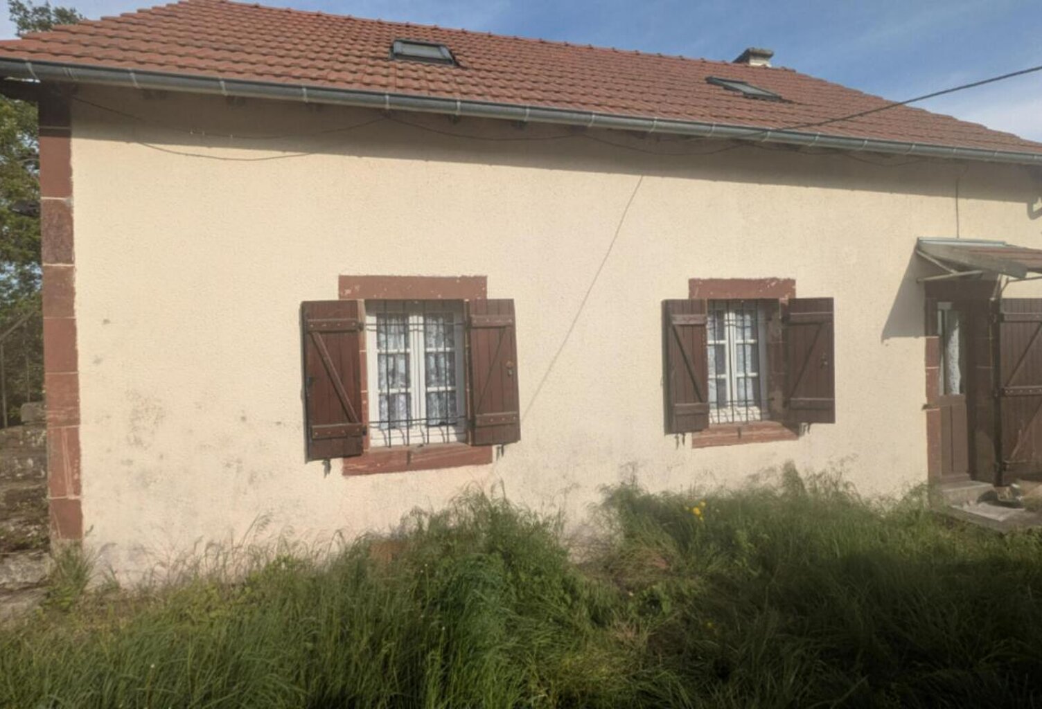 Maison de campagne avec toit récent et dépendances — photo 1