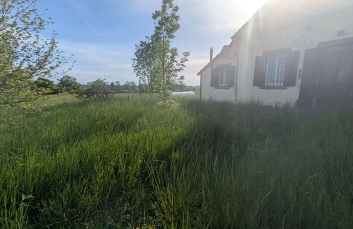 Maison de campagne avec toit récent et dépendances — photo 5