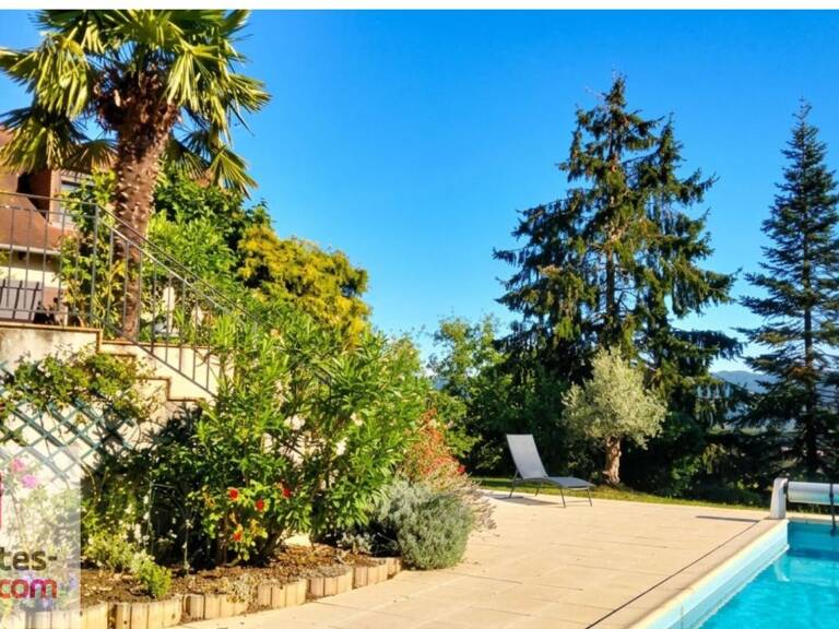 Cosnac. Spacieuse maison familiale de 230 M2 avec piscine et sous sol semi-entéré — photo 1