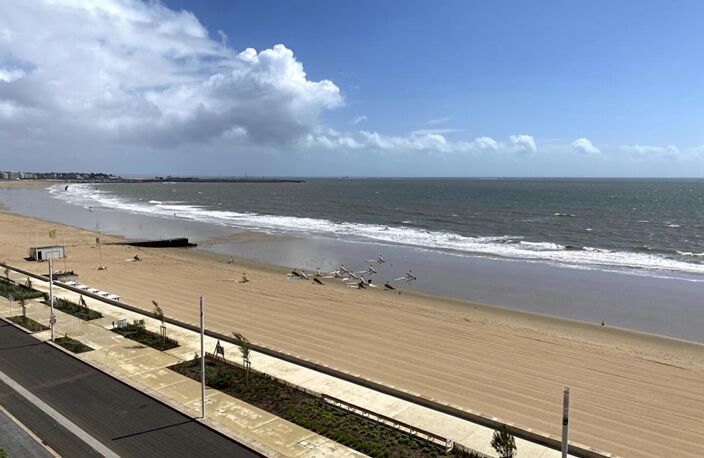 LA BAULE FACE MER  APPARTEMENT TRAVERSANT AVEC STATIONNEMENT ET CAVE — photo 2