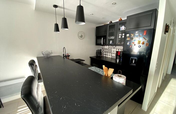LA BAULE FACE MER  APPARTEMENT TRAVERSANT AVEC STATIONNEMENT ET CAVE — photo 3