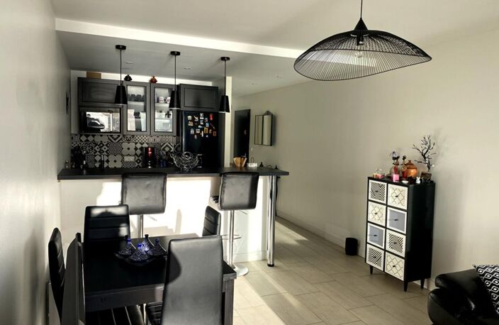 LA BAULE FACE MER  APPARTEMENT TRAVERSANT AVEC STATIONNEMENT ET CAVE — photo 4