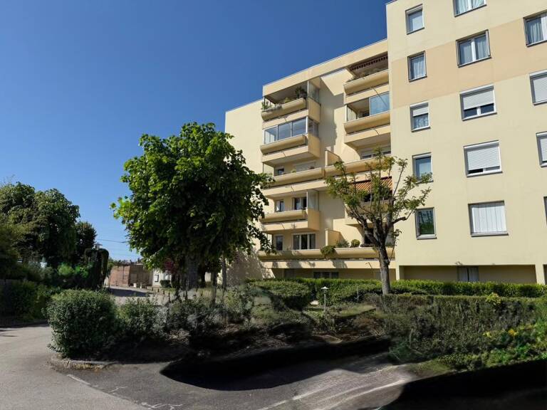 Appartement Dijon T2 environ 35m2 ,1 pièce à vivre de 23m2  rez de jardin très calme et agréable — photo 1