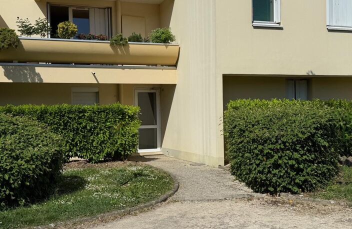 Appartement Dijon T2 environ 35m2 ,1 pièce à vivre de 23m2  rez de jardin très calme et agréable — photo 2