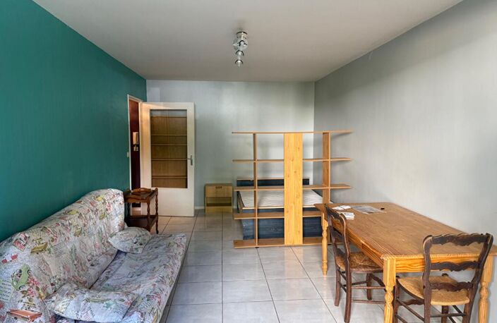 Appartement Dijon T2 environ 35m2 ,1 pièce à vivre de 23m2  rez de jardin très calme et agréable — photo 4