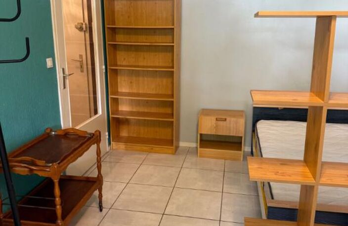 Appartement Dijon T2 environ 35m2 ,1 pièce à vivre de 23m2  rez de jardin très calme et agréable — photo 5