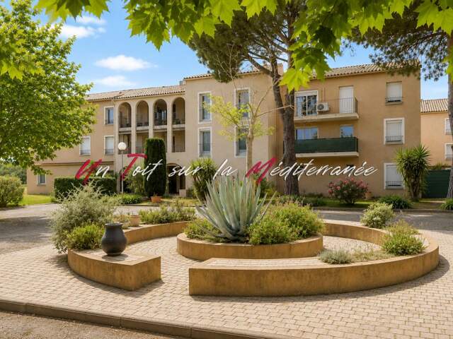 Appartement type 2 de 51m2 avec balcon et cave à Fréjus — photo du bien
