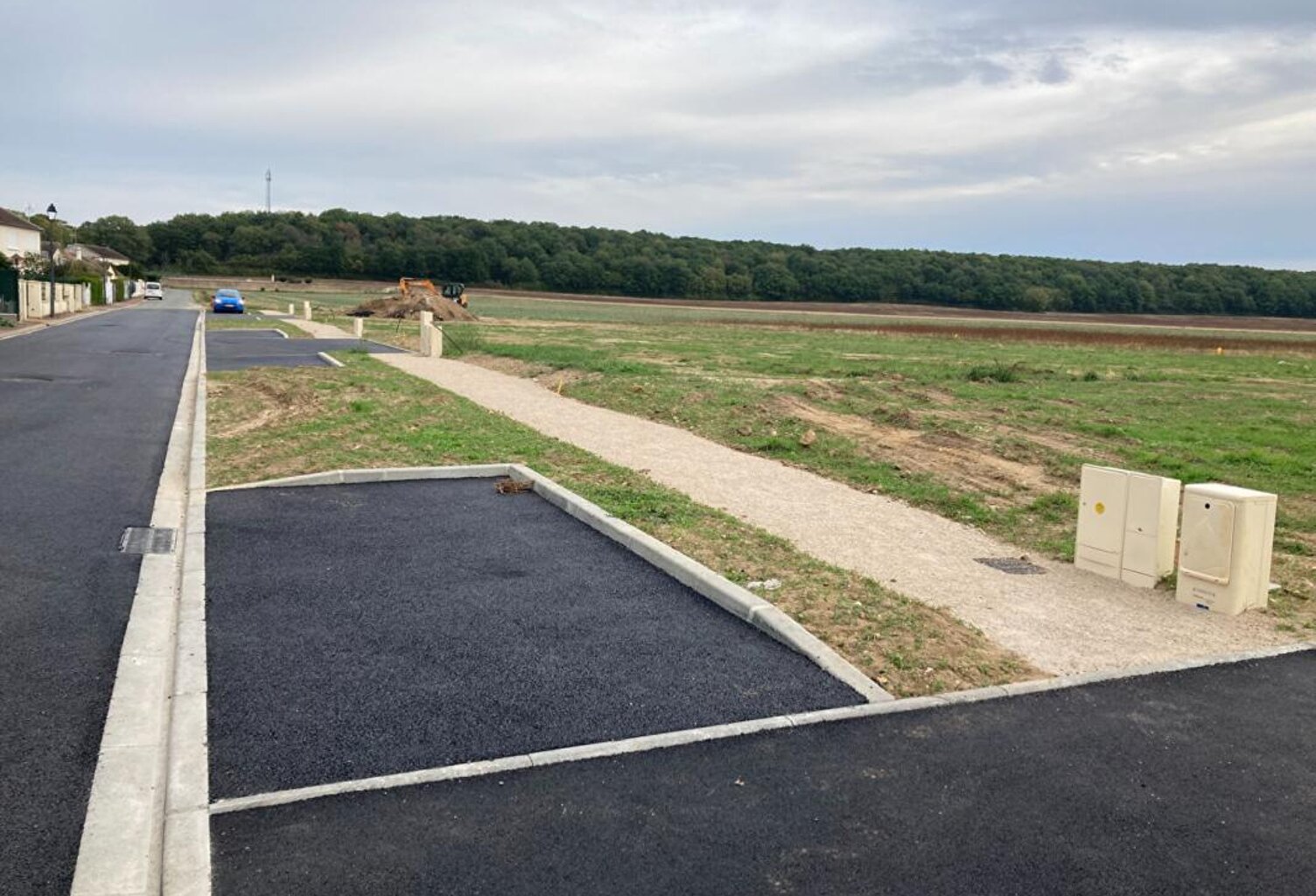 TERRAIN — photo 1