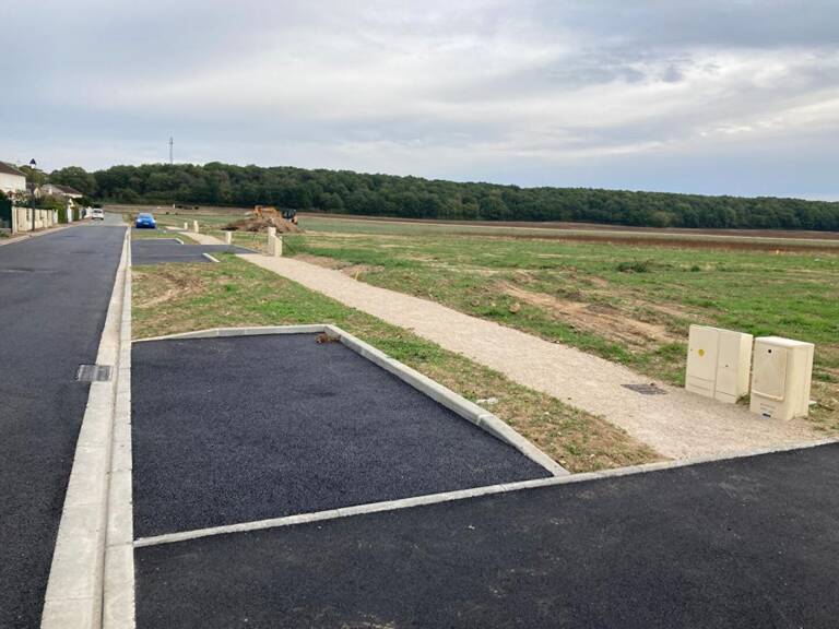 TERRAIN — photo 1