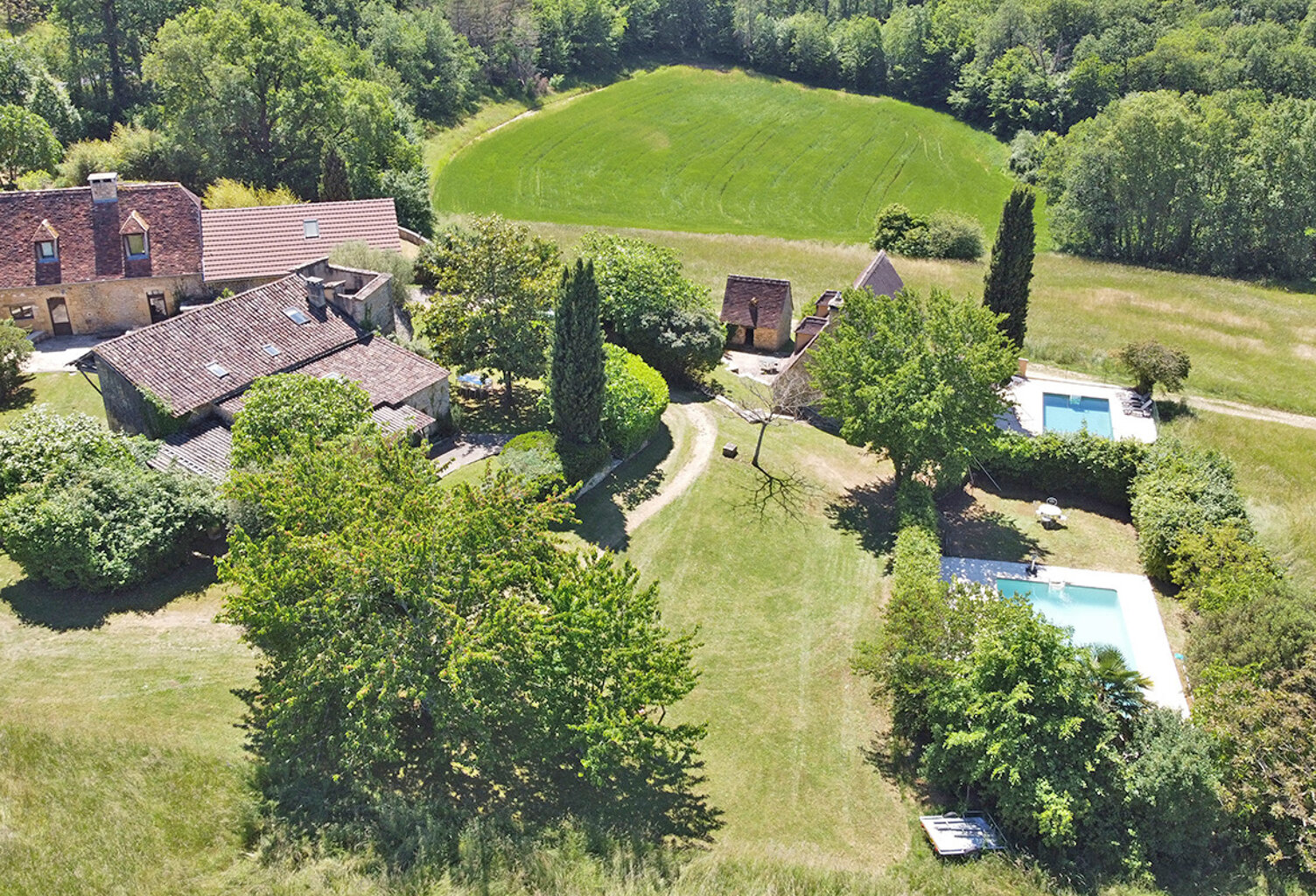 Propriété de gîtes Coly Saint Amand 18 pièce(s) 403 m2 — photo 1