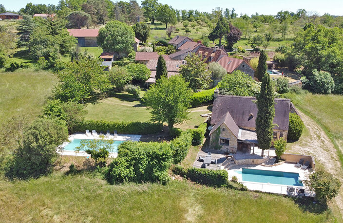 Propriété de gîtes Coly Saint Amand 18 pièce(s) 403 m2 — photo 2