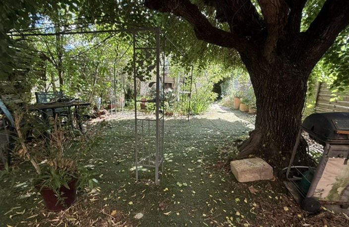 PEYROLLES EN PCE : MAISON DE VILLAGE AVEC JARDIN — photo 2