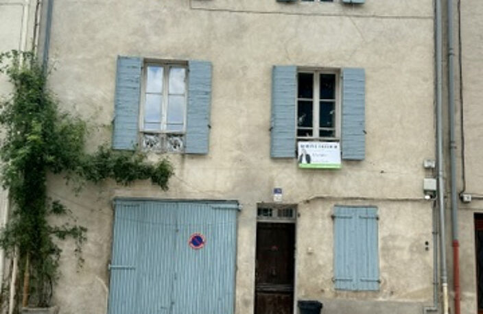 PEYROLLES EN PCE : MAISON DE VILLAGE AVEC JARDIN — photo 3