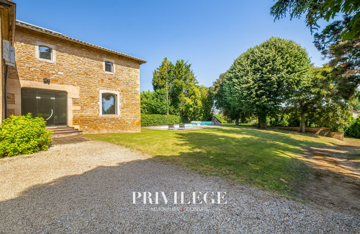 LOFT D'EXCEPTION DE PLUS DE 300 M2 AVEC PISCINE ET JARDIN PR — photo 2