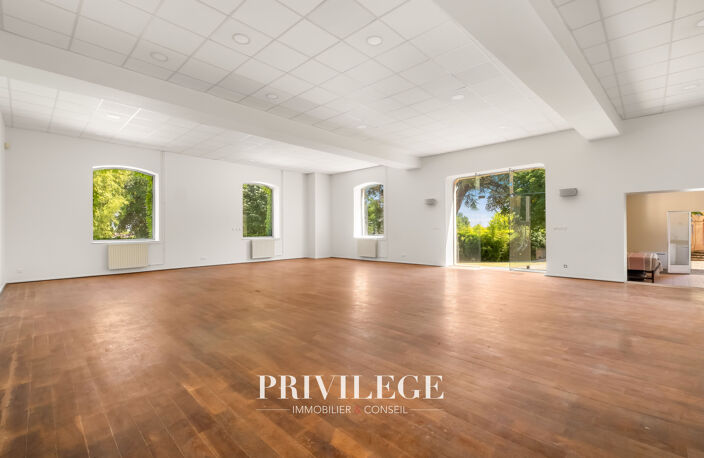 LOFT D'EXCEPTION DE PLUS DE 300 M2 AVEC PISCINE ET JARDIN PR — photo 5