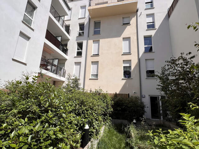 T2 récent SAINT-DENIS de 45 m2 avec terrasse de 17 m2 Exposi — photo du bien