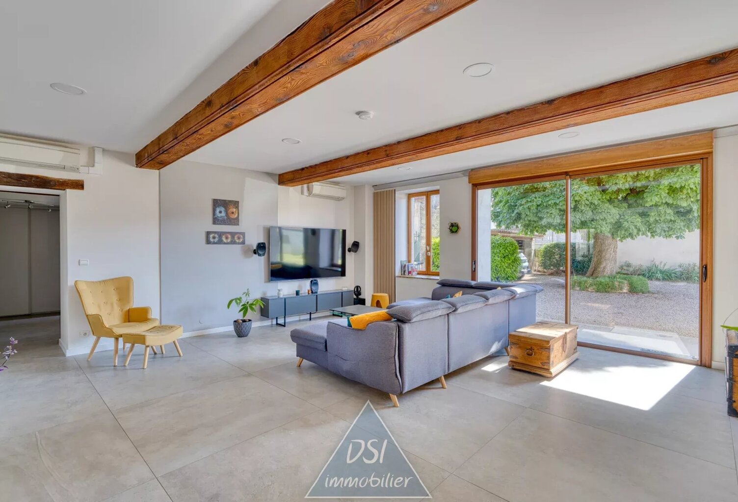 ? MAISON D’EXCEPTION AU COEUR DE NIEVROZ - 226m² DE CHARME ET DE LUMIERE — photo 1