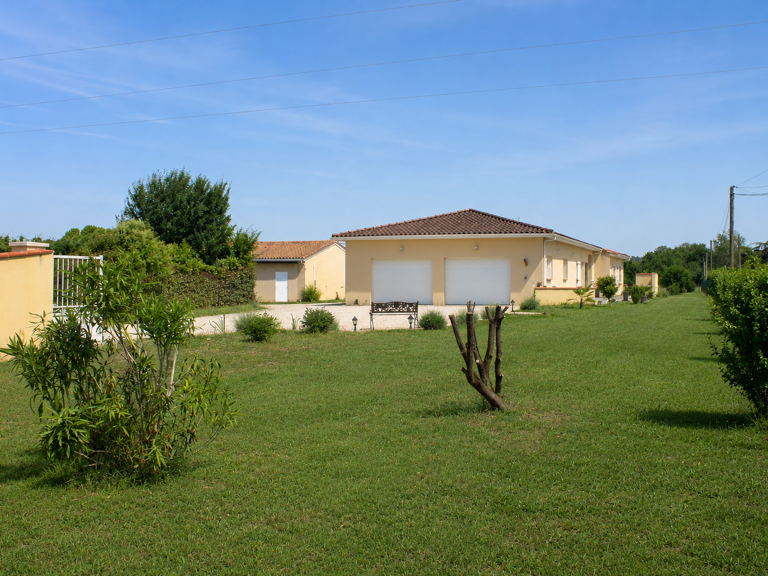 VILLA D'ARCHITECT ATYPIQUE - GARAGE 4 VOITURES TERRAIN 2657 — photo 1