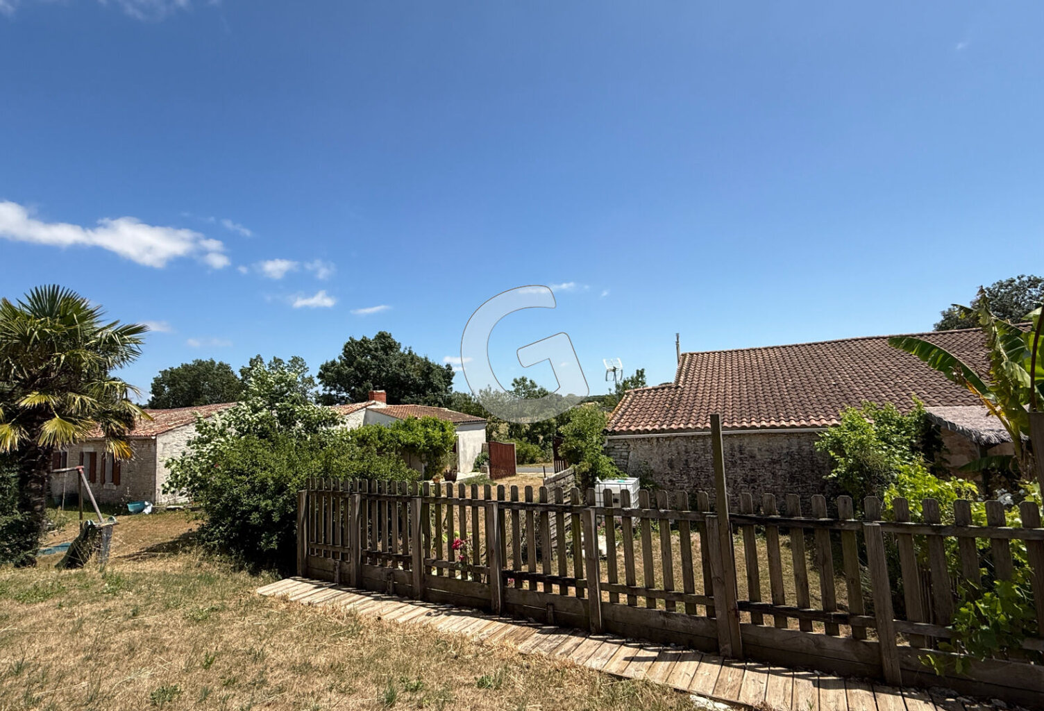 ENSEMBLE IMMOBILIER: MAISON 5 PIECES + GITE 3 PIECES- À VENDRE LAIROUX — photo 1