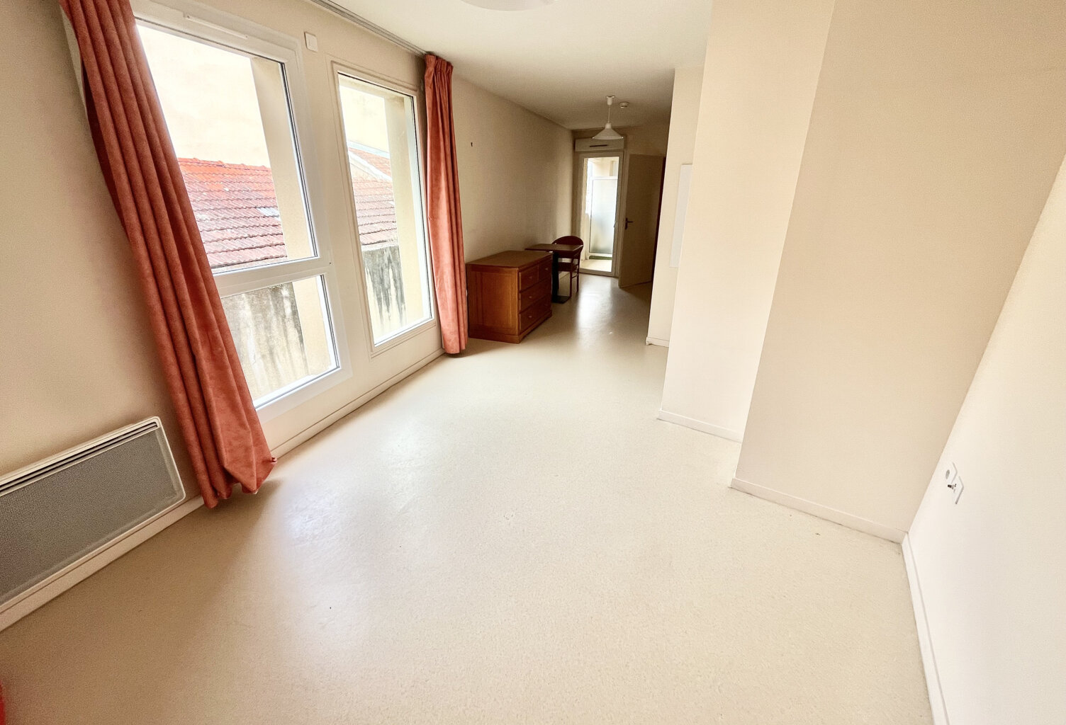Studio 26.51 m2 - Balcon - Ascenseur - Proche mairie de Limo — photo 1