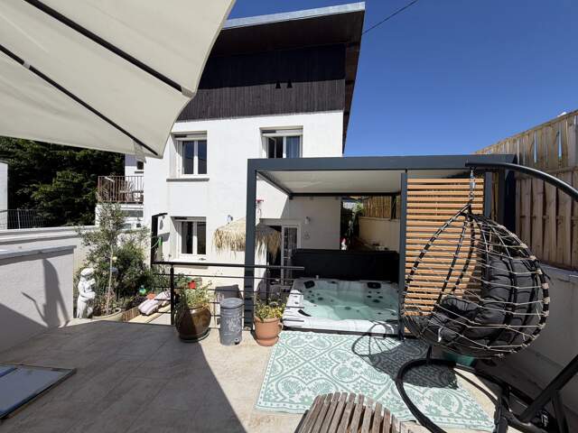 BESANCON CENTRE MAISON RÉNOVÉE 73 M² – JACUZZI, SAUNA & TERRASSE – FORTE ATTRACTIVITÉ LOCATIVE — photo du bien
