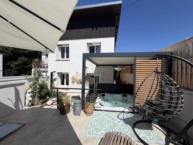 BESANCON CENTRE MAISON RÉNOVÉE 73 M² – JACUZZI, SAUNA & TERRASSE – FORTE ATTRACTIVITÉ LOCATIVE — photo 1