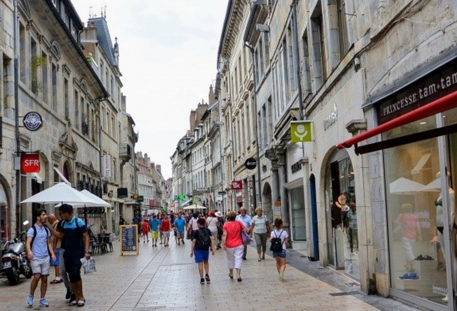 BESANCON Hyper centre - Local commercial 267m² — photo 1
