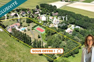 Propriété avec parc, piscine, tennis et étang — photo du bien