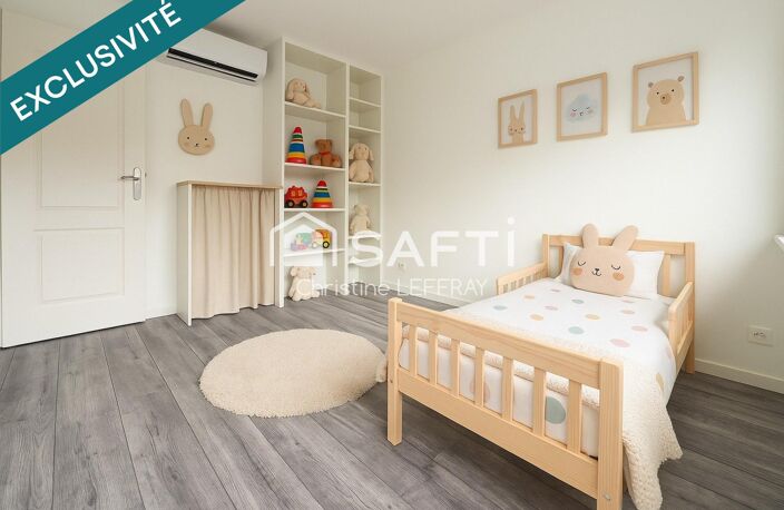 Maison 5 chambres, 27 garages, 8700 m² de terrain. — photo 5