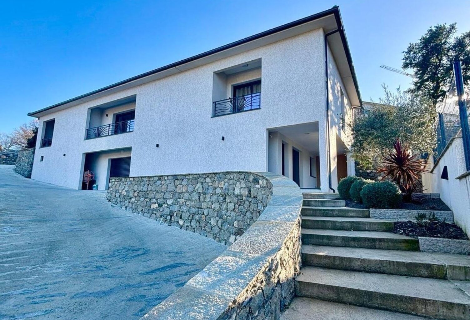 Superbe Maison de 160 m2 avec T2 indépendant à Corte — photo 1