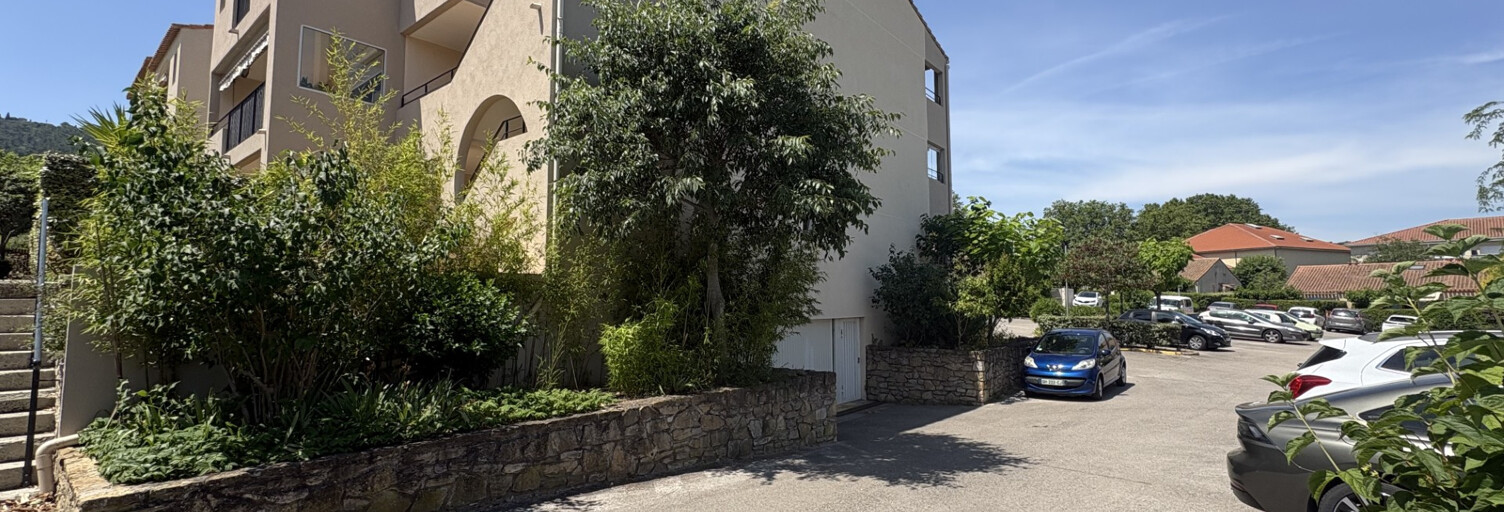 Garage  13 m² à louer à Le Beausset (83330)