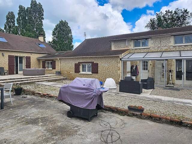 Pierre, volumes et grand atelier  la Normandie comme vous l'imaginiez. — photo du bien