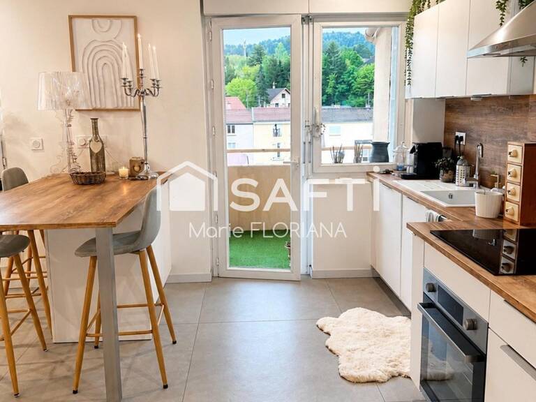 Coup de cœur à Oyonnax  T2 rénové avec balcon, dressing, cave et grenier — photo 1