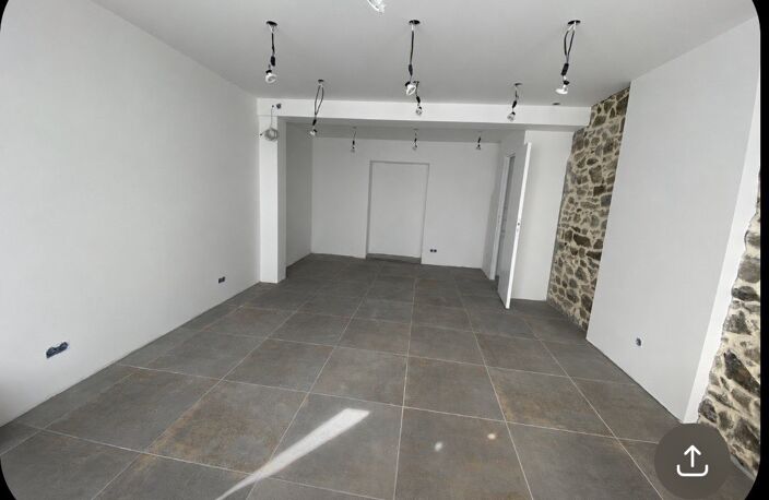 RUE HOCHE – INSTALLEZ VOTRE ACTIVITÉ DANS UN EMPLACEMENT DE CHOIX ! — photo 3