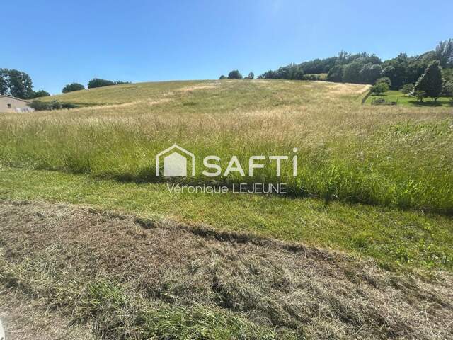 « Offrez-vous un espace rare avec ce magnifique terrain de 1 228 m², idéal pour concrétiser votre projet de vie dans un environnement privilégié. » — photo du bien