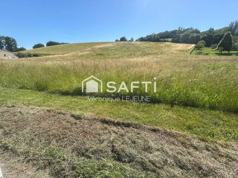 « Offrez-vous un espace rare avec ce magnifique terrain de 1 228 m², idéal pour concrétiser votre projet de vie dans un environnement privilégié. » — photo 1