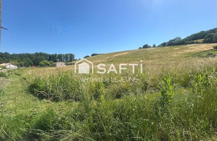 « Offrez-vous un espace rare avec ce magnifique terrain de 1 228 m², idéal pour concrétiser votre projet de vie dans un environnement privilégié. » — photo 2