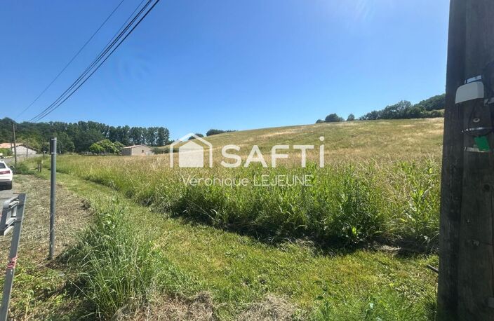 « Offrez-vous un espace rare avec ce magnifique terrain de 1 228 m², idéal pour concrétiser votre projet de vie dans un environnement privilégié. » — photo 3