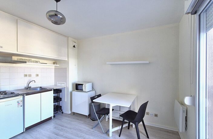 Studio lumineux avec parking  idéal investisseur — photo 2