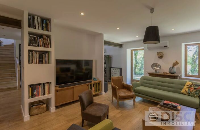 Grande propriété rénovée avec spacieuse maison principale, gîte, seconde maison et piscine. — photo 4