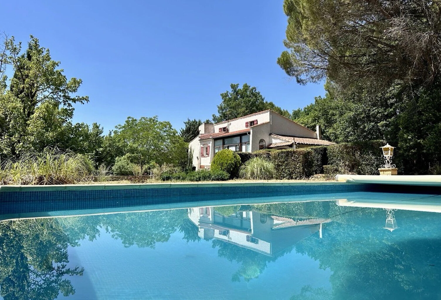 Saint-Maximin-La-Sainte-Baume : propriété au calme — photo 1
