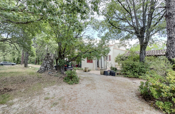 Saint-Maximin-La-Sainte-Baume : propriété au calme — photo 4