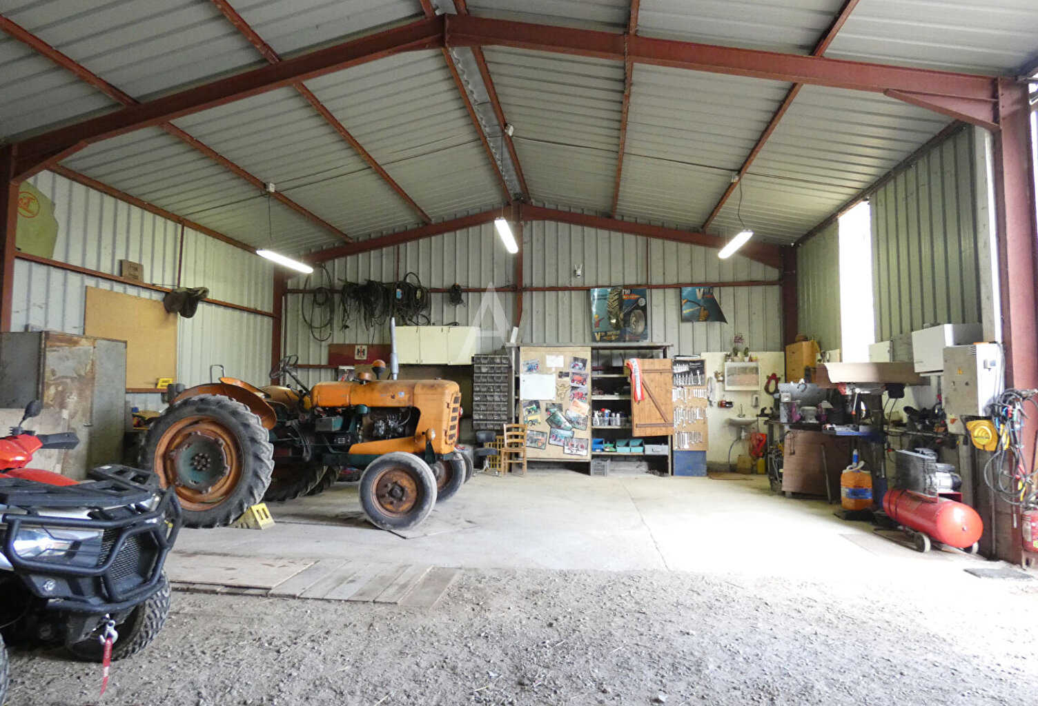 Terrain de 1 000 m²  avec Mobil home, 2 hangars  Outarville — photo 1