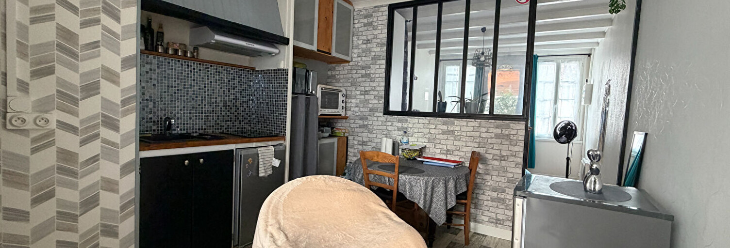 Immeuble  83 m² à vendre à Pons (17800)