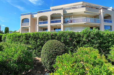 A VENDRE - APPARTEMENT 2 PIECES AVEC PARKING PRIVE  DANS RESIDENCE AVEC PISCINE A PIED DES PLAGES ET DU CENTRE VILLE DE SAINT AYGULF — photo du bien