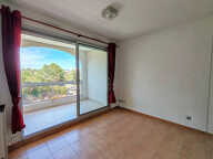 A VENDRE - APPARTEMENT 2 PIECES AVEC PARKING PRIVE  DANS RESIDENCE AVEC PISCINE A PIED DES PLAGES ET DU CENTRE VILLE DE SAINT AYGULF — photo 4