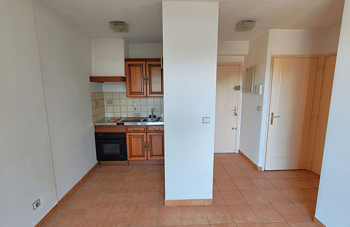 A VENDRE - APPARTEMENT 2 PIECES AVEC PARKING PRIVE  DANS RESIDENCE AVEC PISCINE A PIED DES PLAGES ET DU CENTRE VILLE DE SAINT AYGULF — photo 5