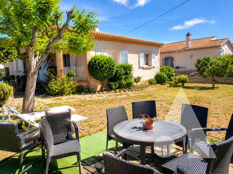 Maison individuelle de plain-pied avec jardin, garage et terrain piscinable — photo 1