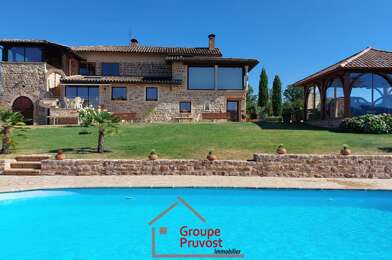 Maison 16 pièces 749000 €