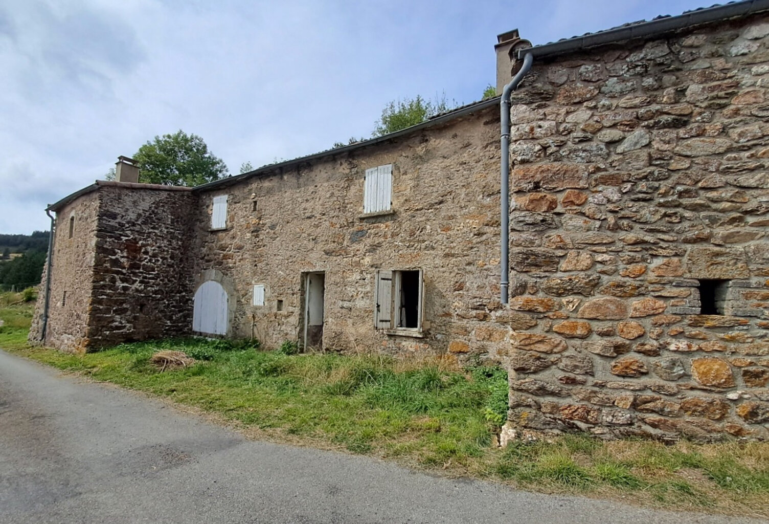 Ancienne Ferme de 200 m2 à Rénover avec 1140 m2 de Terrain — photo 1